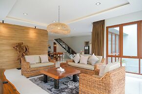 Asmaya 7BR Villa private heated pool and billiard