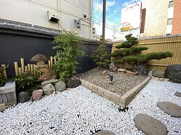 Amour Kobe East