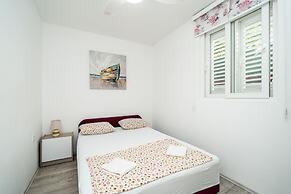 Apartment & Rooms Alan
