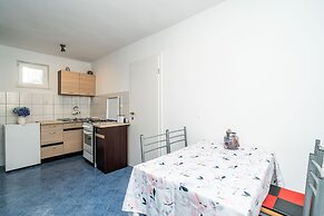 Apartment & Rooms Alan