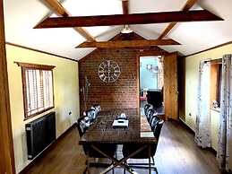 2-bed 18th Century Barn - Sleeps 6 - Pet Friendly