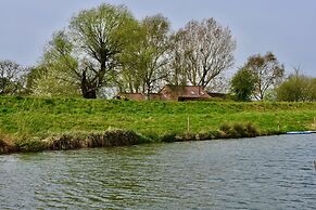 2-bed 18th Century Barn - Sleeps 6 - Pet Friendly