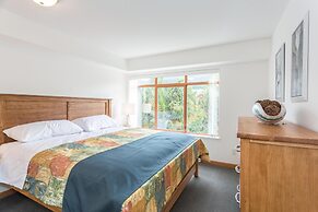 Bright and Clean, Walk Everywhere, Shared Pool and Hot Tub