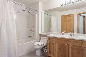 Bright and Clean, Walk Everywhere, Shared Pool and Hot Tub