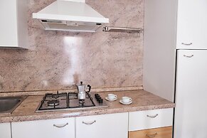 Cozy Flat in a Bright Residence-beahost