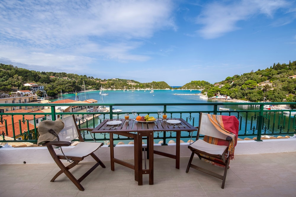 Lakka Seaview Apartments by Konnect