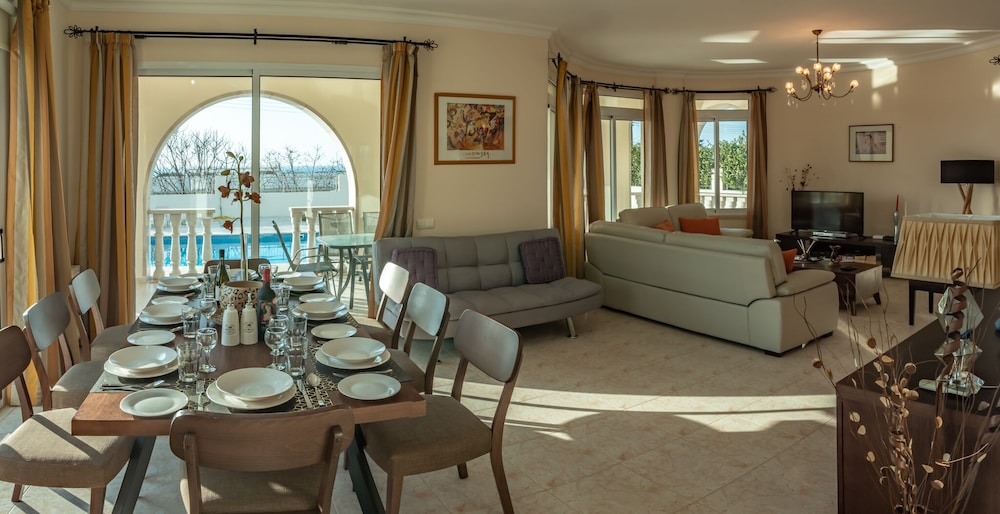 Komissa Villa