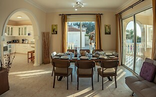 Komissa Villa