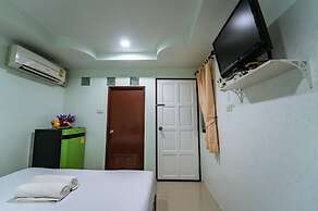 OYO 75377 Check In House