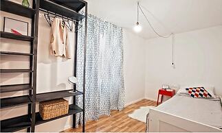 Batchae, Two Bedroom Flat near Bačvice Beach
