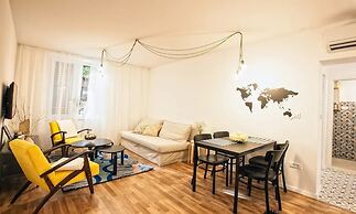 Batchae, Two Bedroom Flat near Bačvice Beach