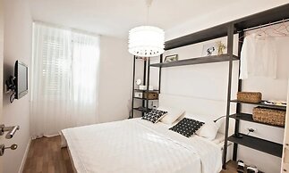 Batchae, Two Bedroom Flat near Bačvice Beach