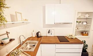 Batchae, Two Bedroom Flat near Bačvice Beach