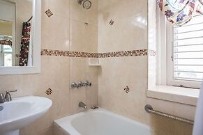 Sandcastles Bed & Breakfast Hotel