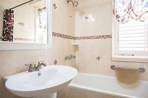 Sandcastles Bed & Breakfast Hotel