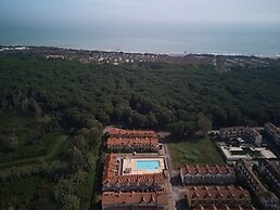 Poolside Getaway-beahost