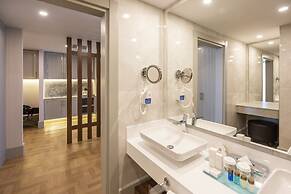 Concorde Tower Hotel