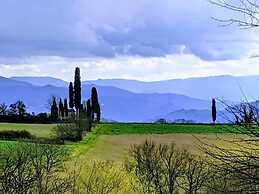 Tuscan Farm Villa With Spectacular Views