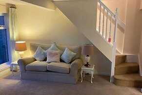 1 Bed House - Central, Free Parking, Wifi