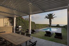 Luxurious Beachfront Villa Maira