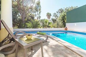 Immaculate 3-bed Villa in Guia Private Pool