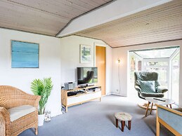 Secluded Pine Tree Cottage-by Traum