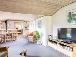 Secluded Pine Tree Cottage-by Traum