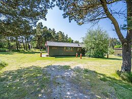 Secluded Pine Tree Cottage-by Traum