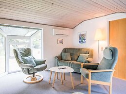 Secluded Pine Tree Cottage-by Traum
