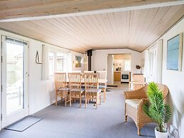 Secluded Pine Tree Cottage-by Traum