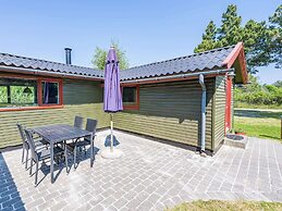 Secluded Pine Tree Cottage-by Traum