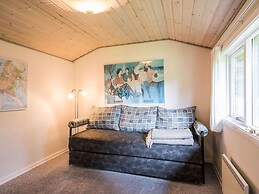 Secluded Pine Tree Cottage-by Traum