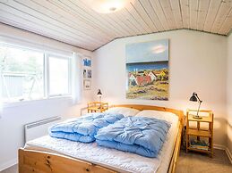 Secluded Pine Tree Cottage-by Traum