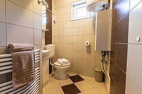 Sunny Weekend Sauna House