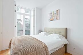 Spacious 1 Bedroom Apartment Near Baixa