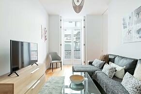 Spacious 1 Bedroom Apartment Near Baixa