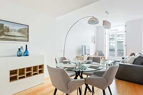 Spacious 1 Bedroom Apartment Near Baixa
