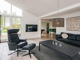 5 Star Holiday Home in Henne