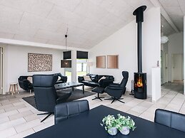 5 Star Holiday Home in Henne