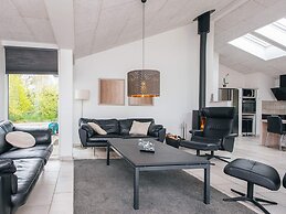 5 Star Holiday Home in Henne