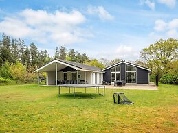 5 Star Holiday Home in Henne
