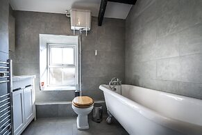 Barn Conversion - Hot Tub - Penally