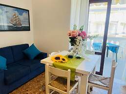 Comfy Seafront Apartment-beahost