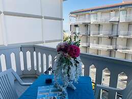 Comfy Seafront Apartment-beahost