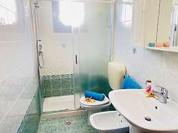 Comfy Seafront Apartment-beahost