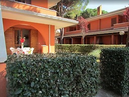 Flat in a Poolside Residence-beahost