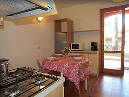 Flat in a Poolside Residence-beahost