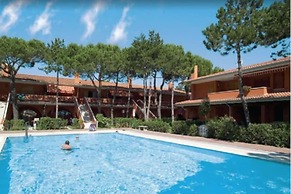 Flat in a Poolside Residence-beahost