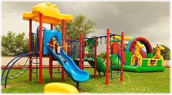 Neonz Resort & Club