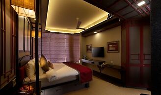 Neonz Resort & Club